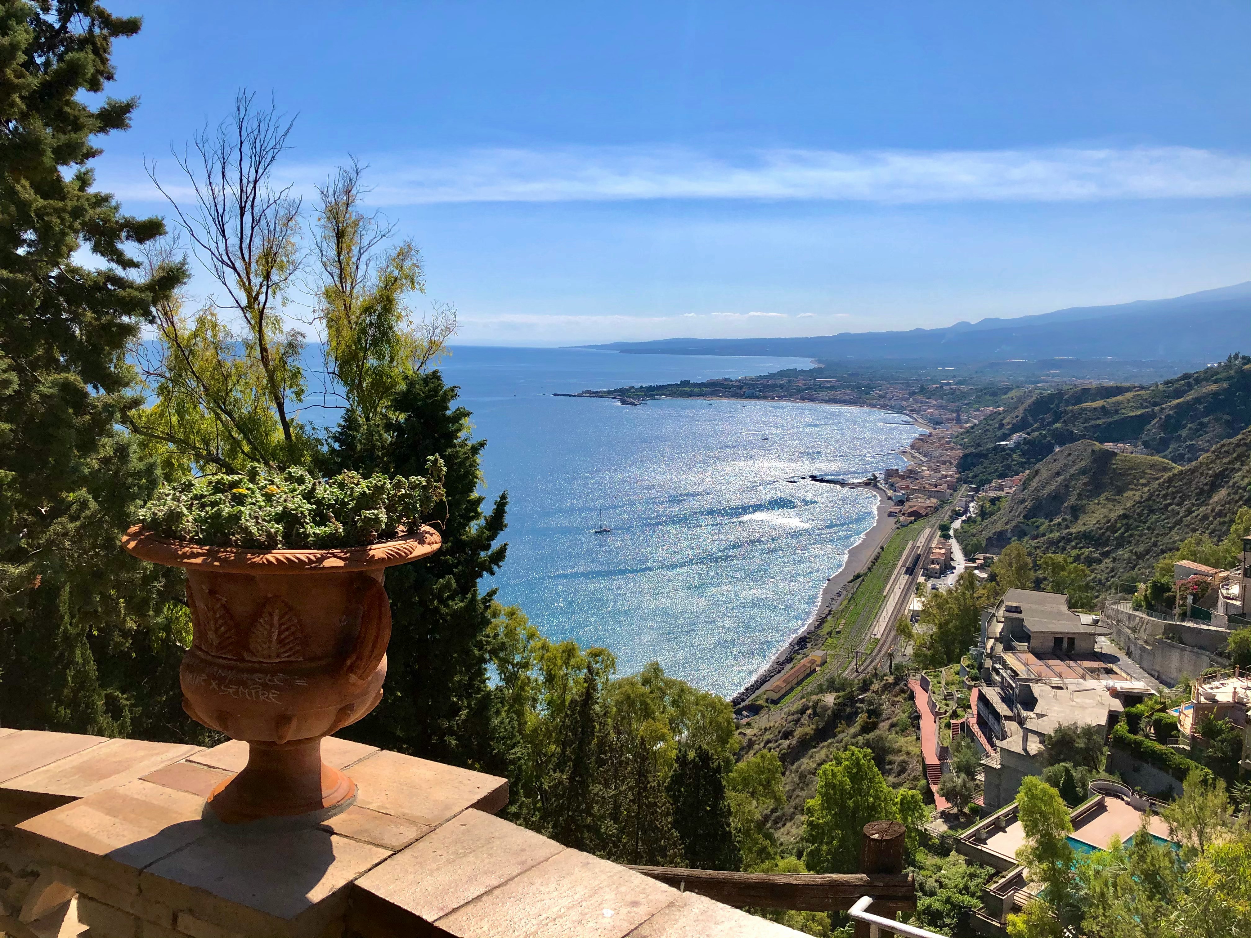 Il mare di Sicilia, Taormina

Please share w/credits