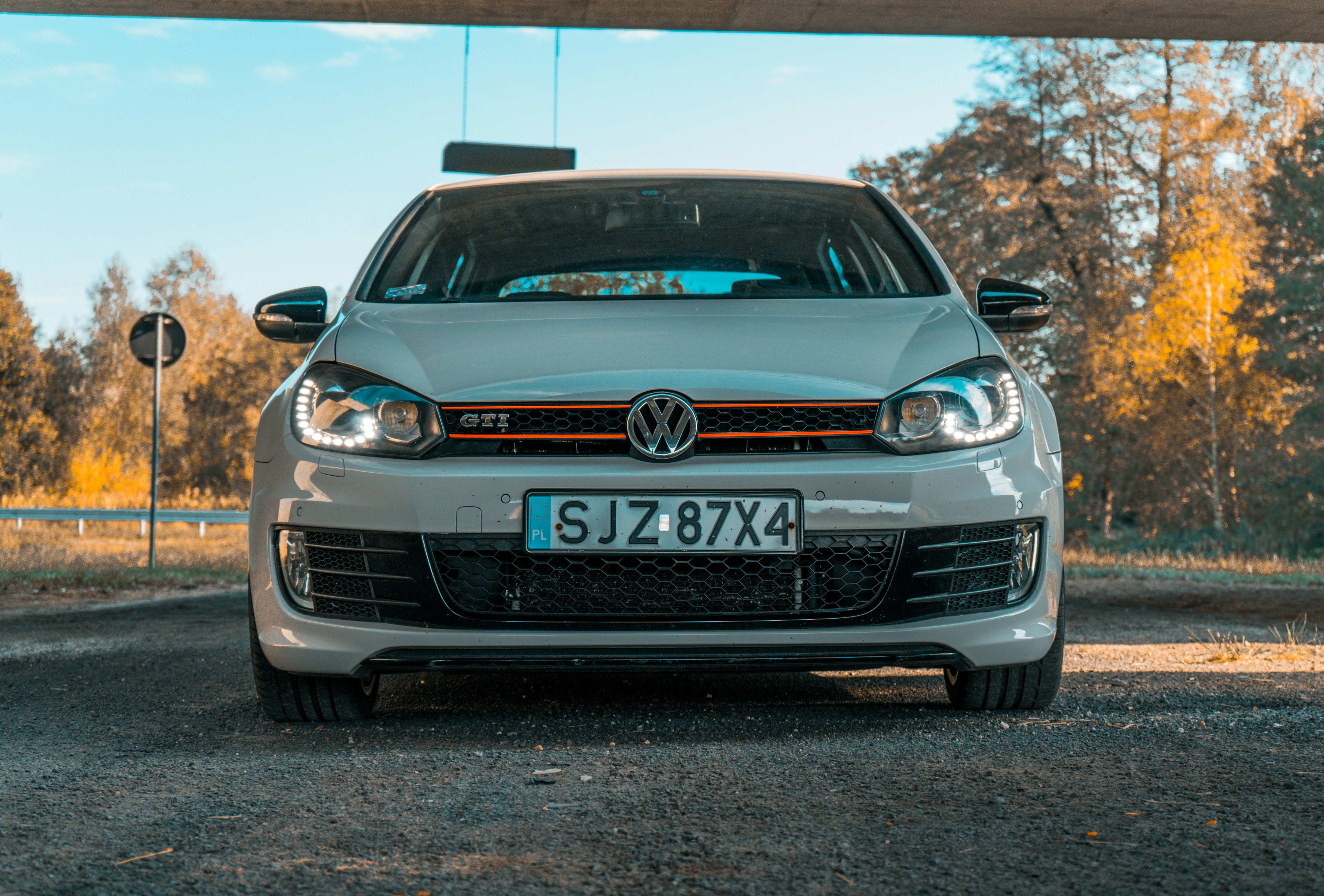 Voiture Audi noire sur la route pendant la journée