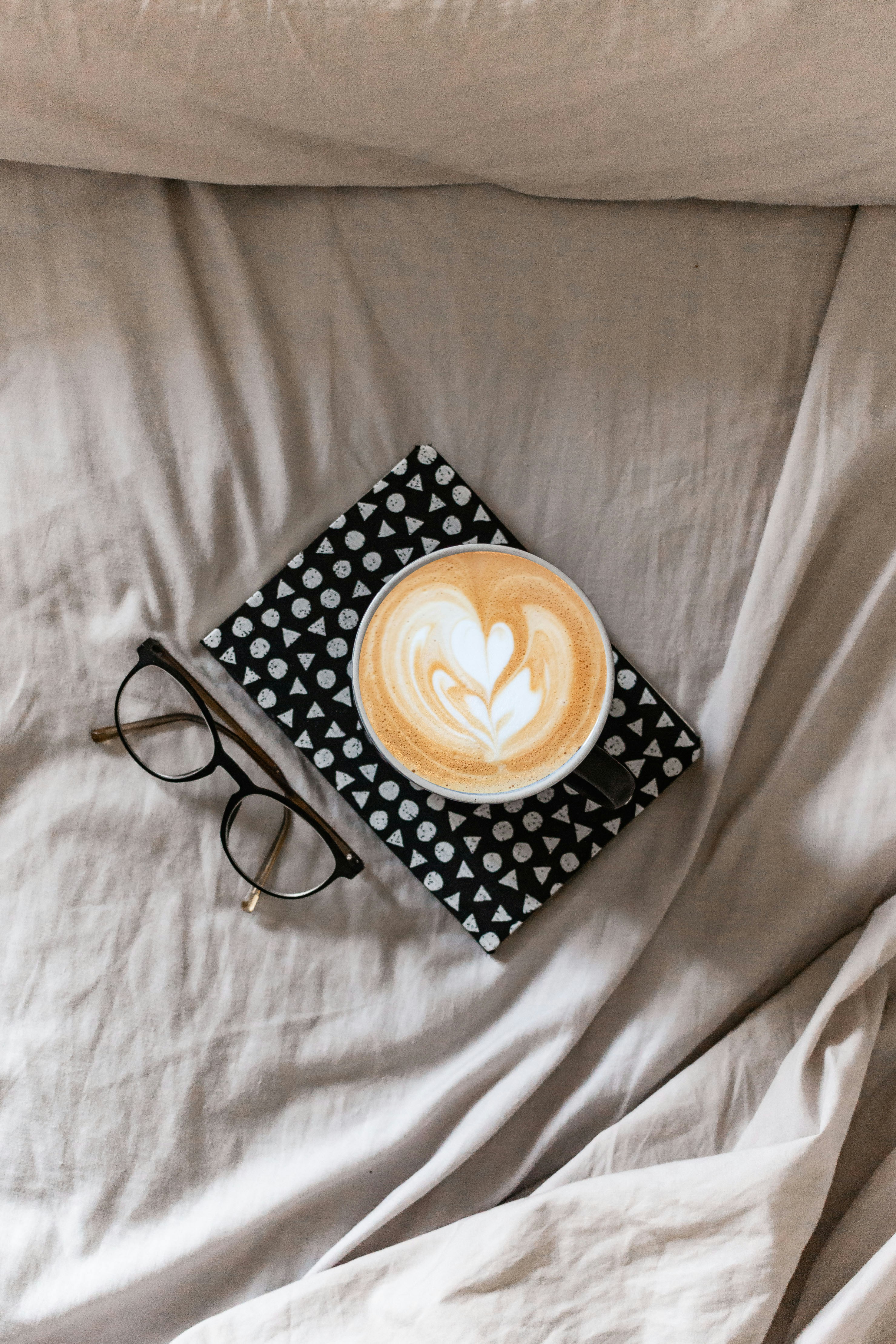 photo-1602409262493-4e0d2035d8d0?ixid=M3wxMjA3fDB8MXxzZWFyY2h8MTV8fGJlc3QlMjBjb2ZmZWUlMjBibG9nc3xlbnwwfHx8fDE3NjM4MDI5NjZ8MA\u0026ixlib=rb-4.1.0