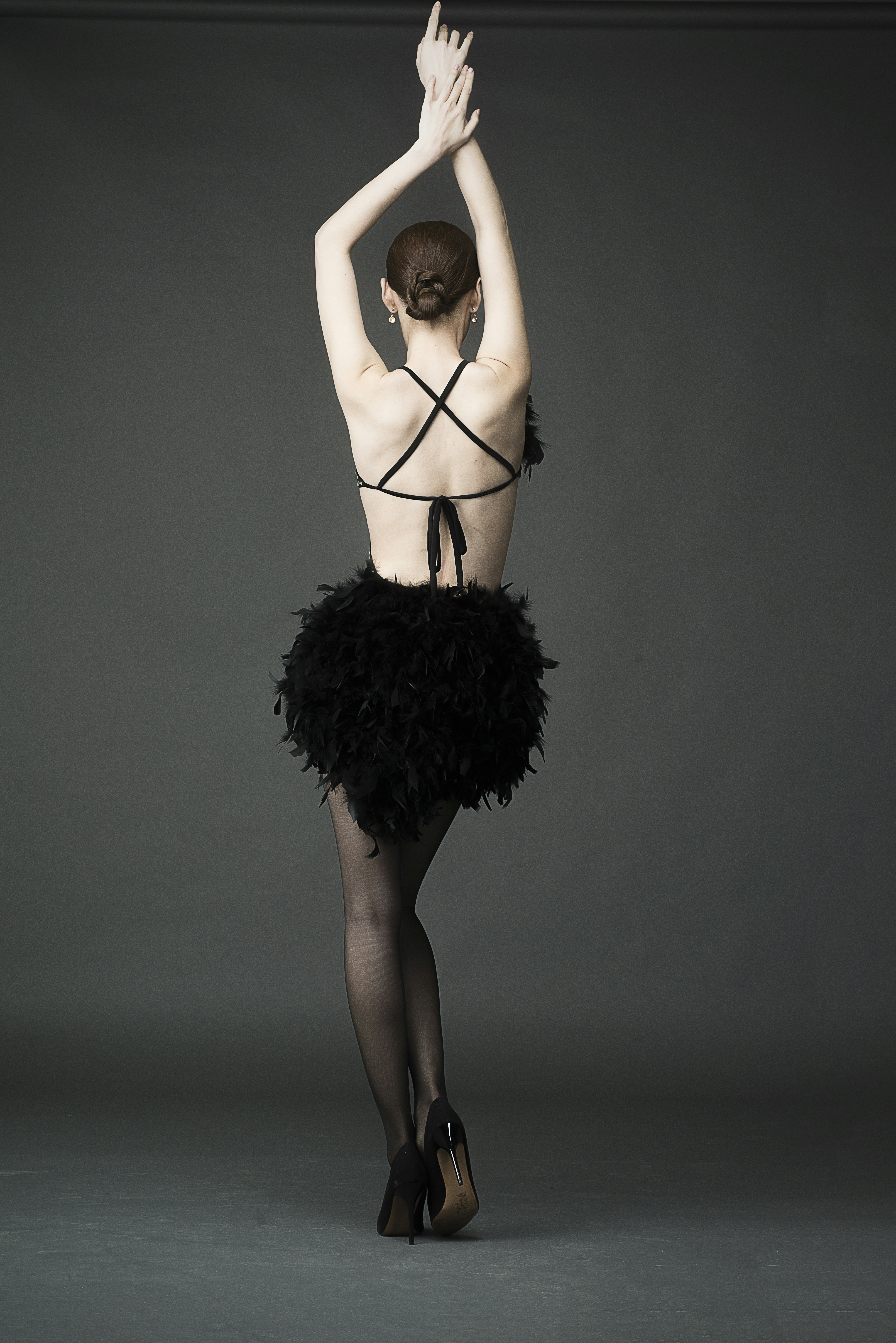 great photo recipe,how to photograph woman in black lace brassiere and black lace skirt
