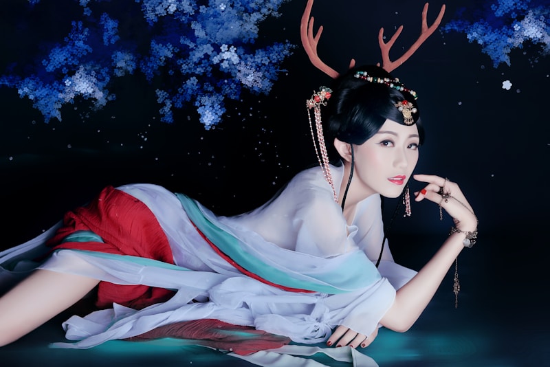 BBW japonaise en robe ailée blanche