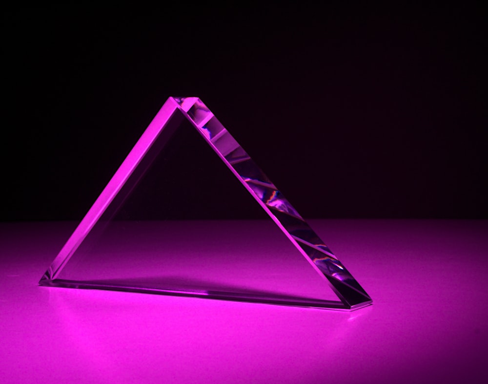 紫と黒の長方形のフレーム