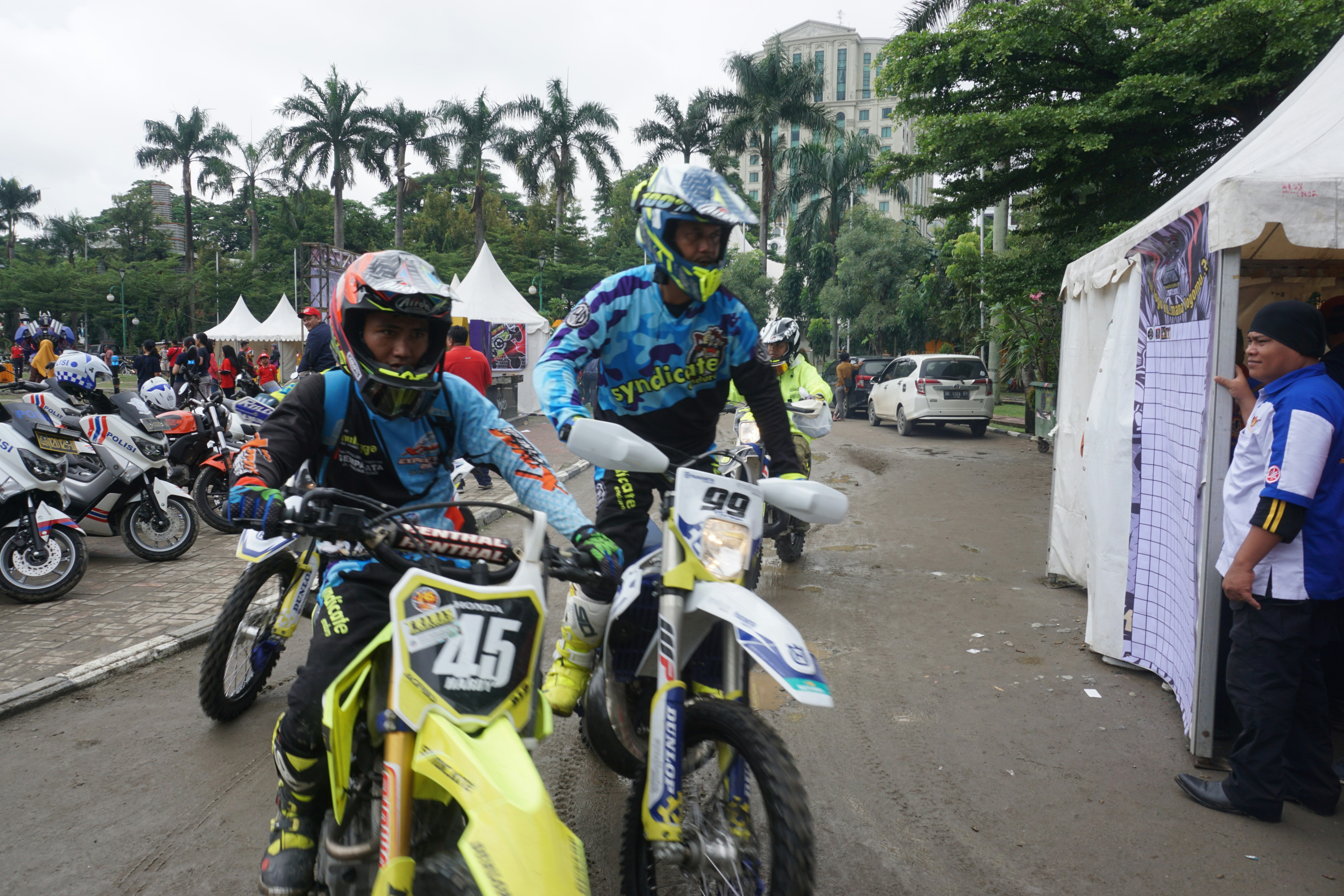 Momen Haru: Pembalap Moto2 Spanyol Tersentuh Sholawat Tarhim di Mandalika
