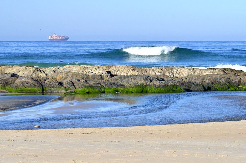 ocean waves crashing on shore during daytime