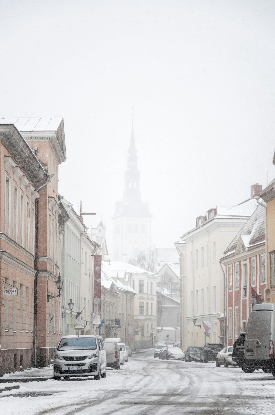 photo of Tallinn Town near Juodagalvių brolijos namai