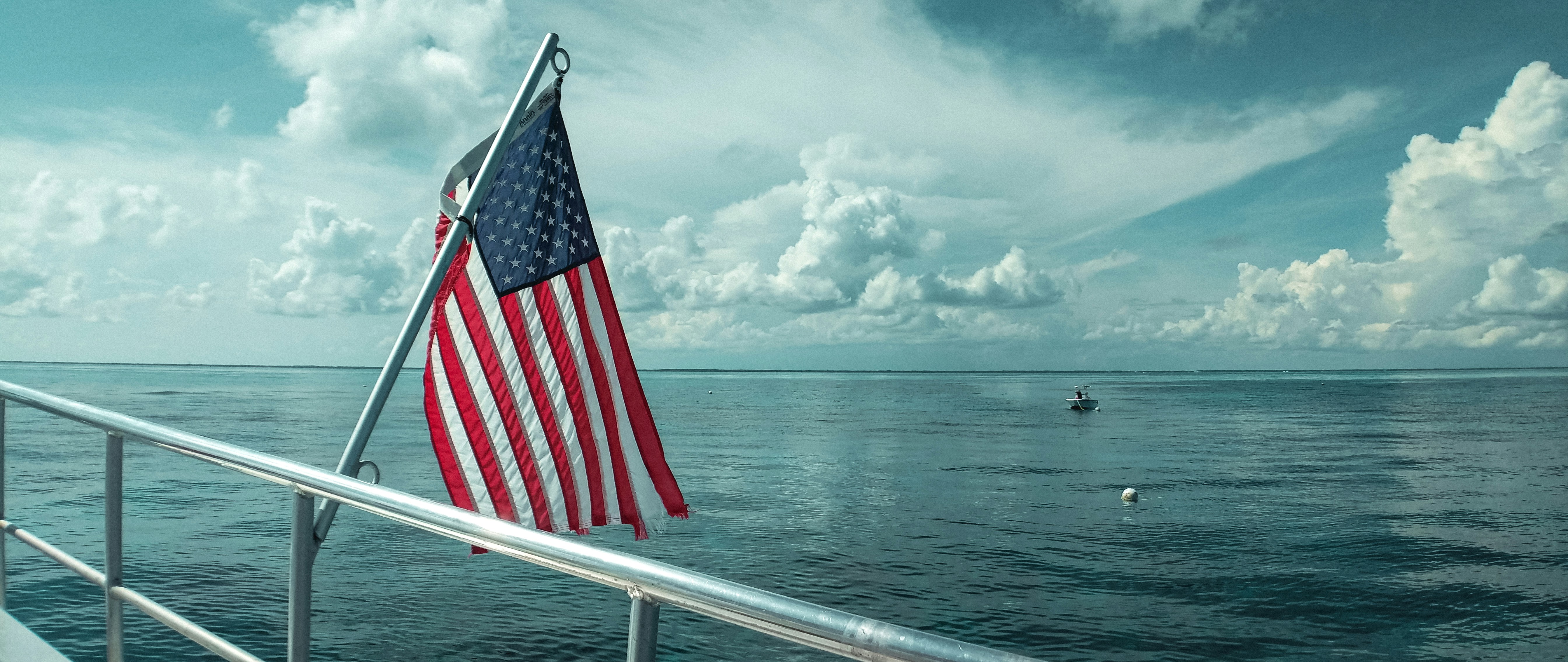 昼間になびくイギリス国旗の写真 Unsplashで見つける国旗の無料写真