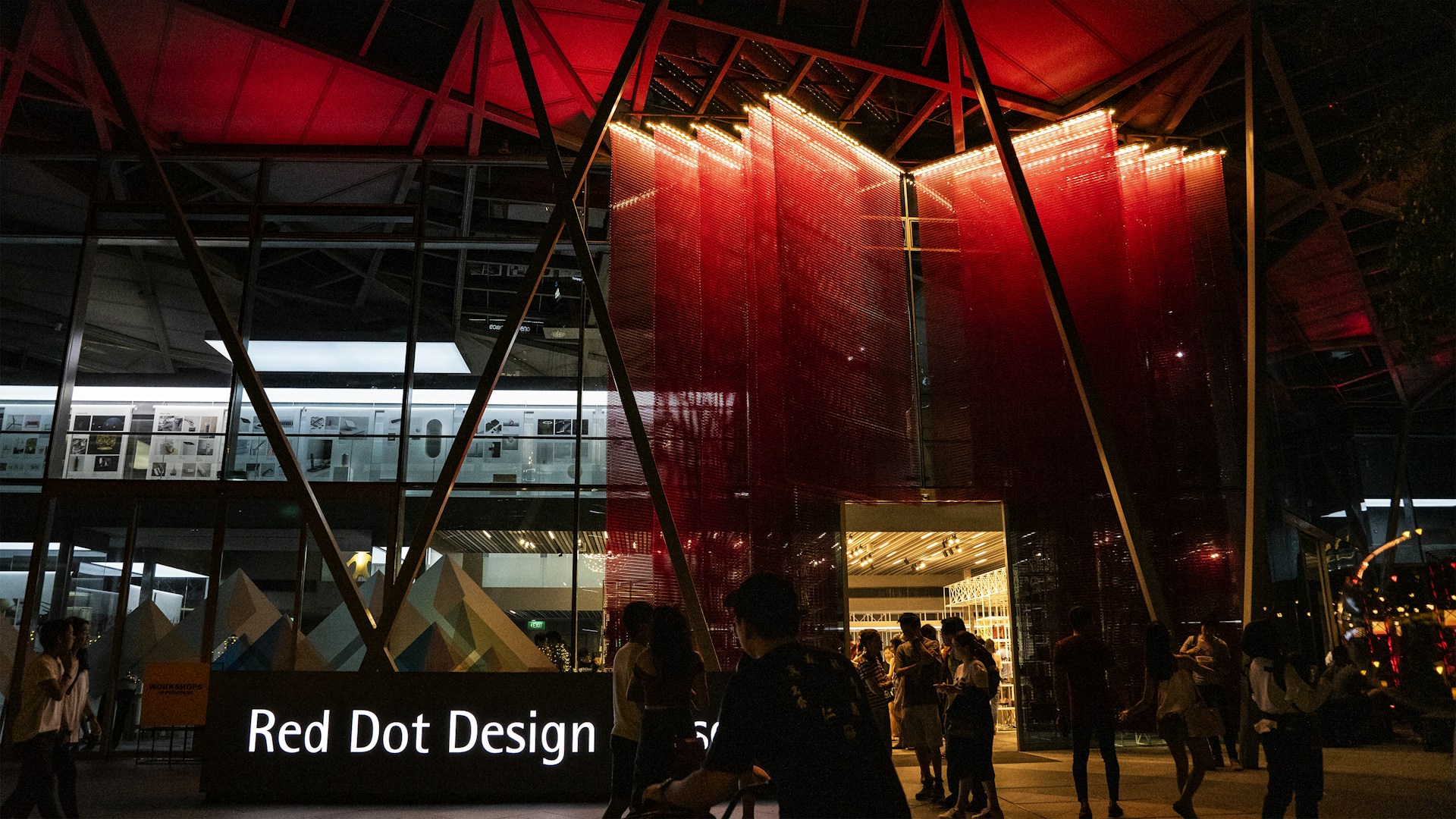 black and white bed linen