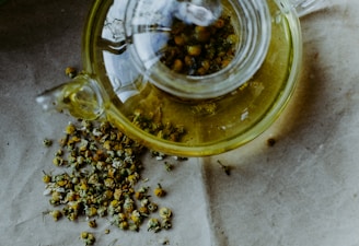 black and yellow bee on clear glass round bowl