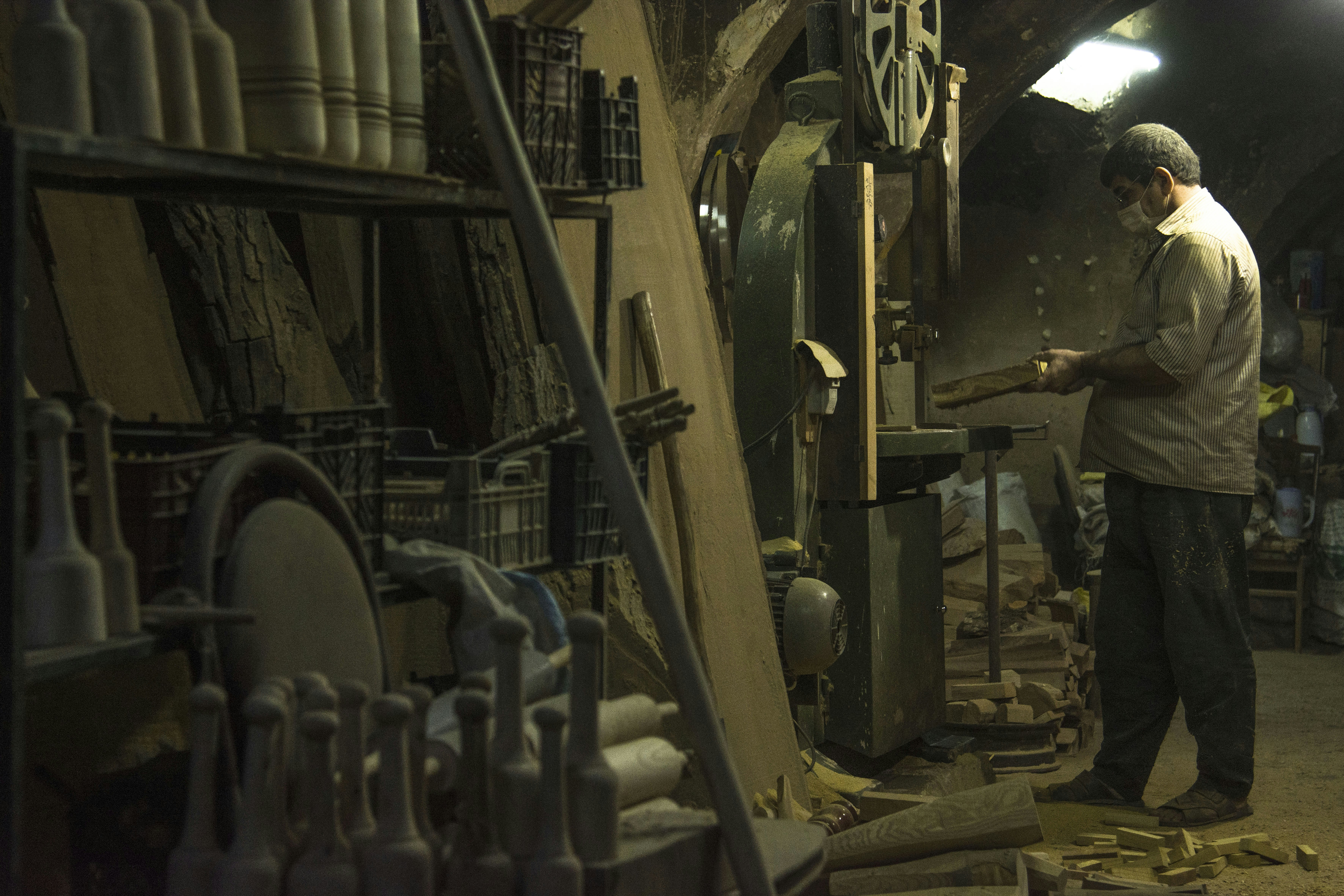 machine en métal gris et noir