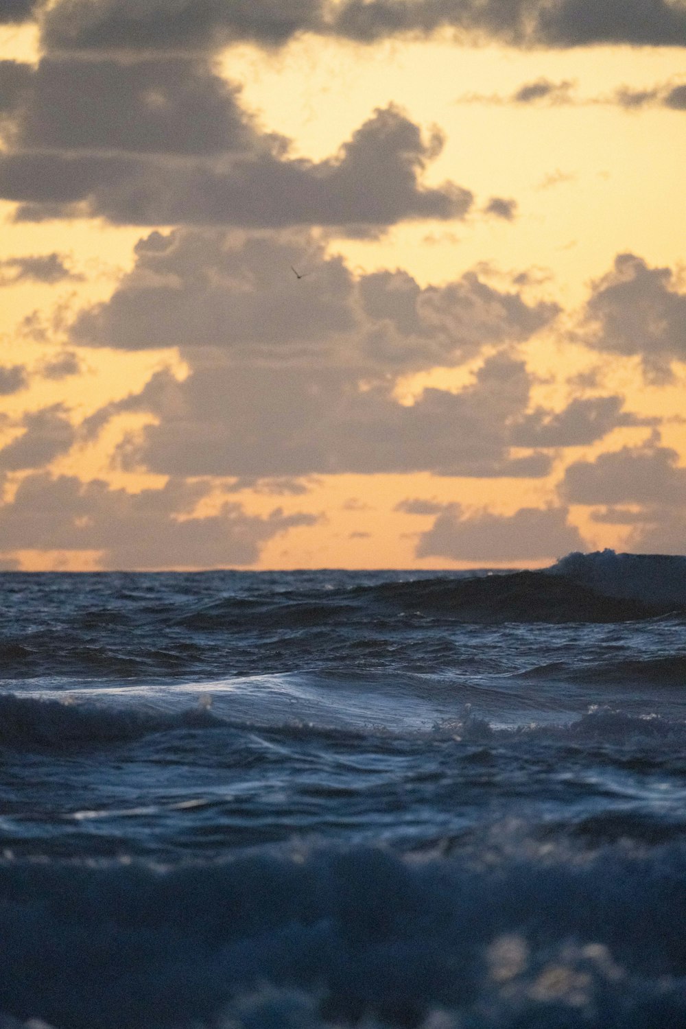 ocean waves under cloudy sky during daytime