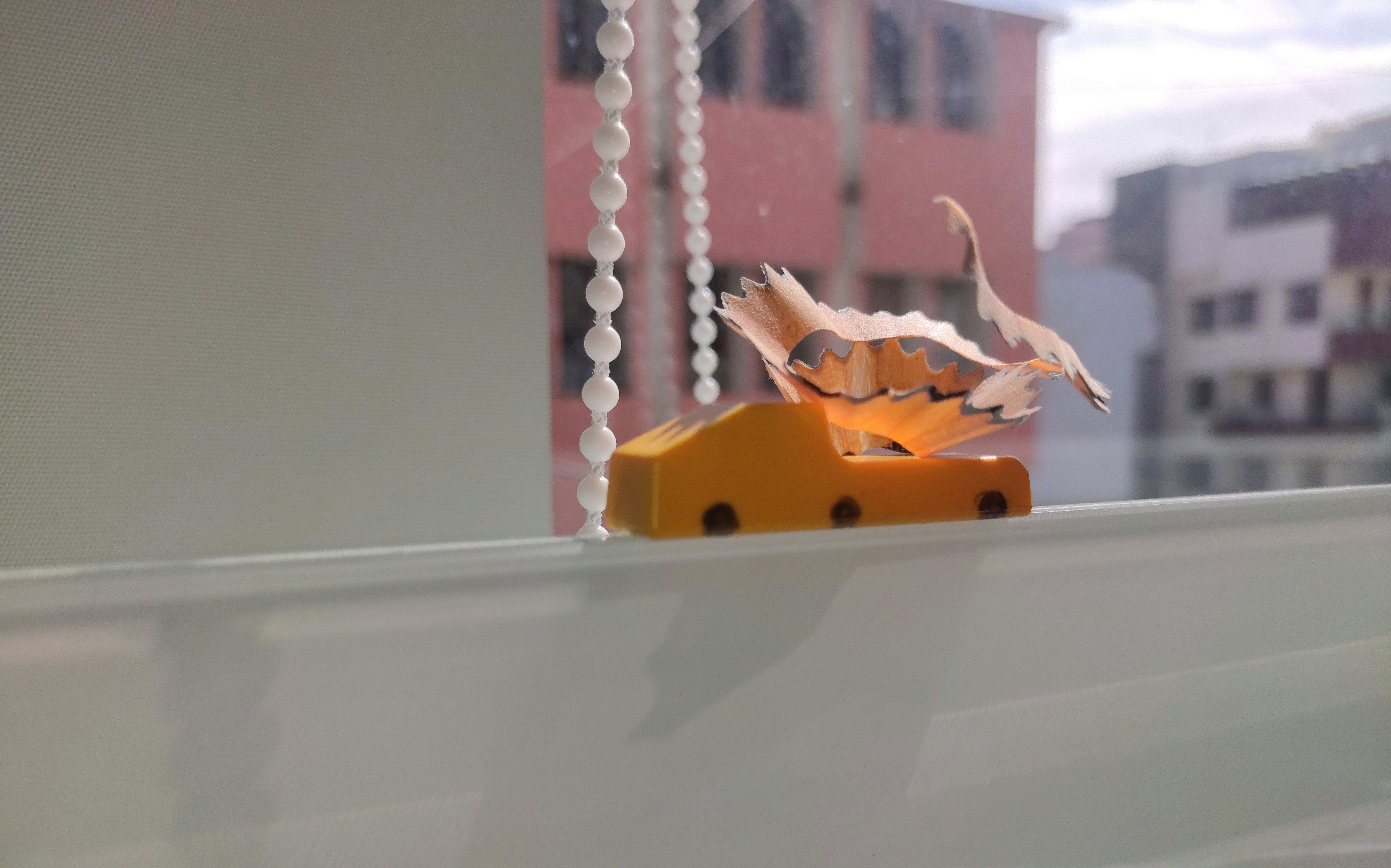 Schotter färben und verlegen: So gelingt das realistische Schotterbett