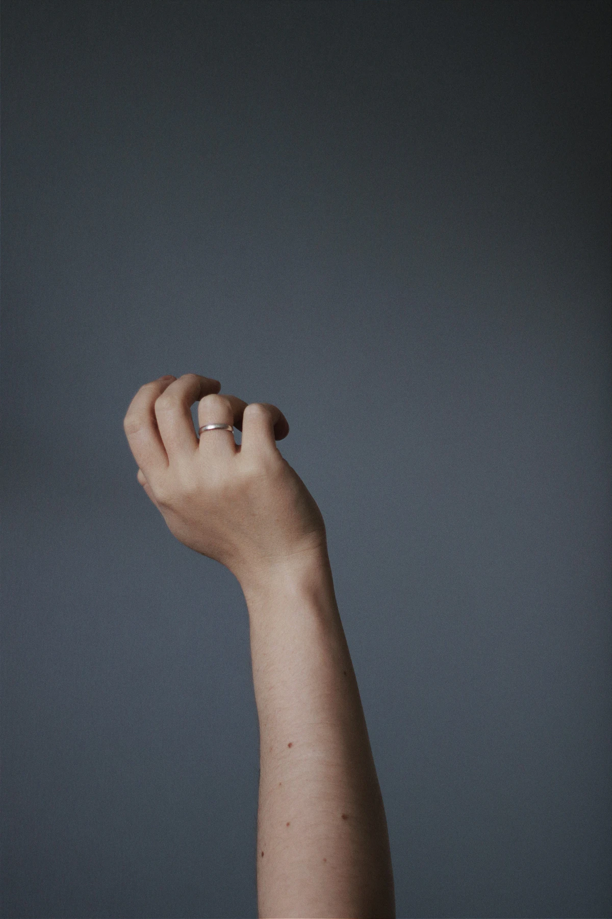 이성에게 끌리는 향수 뿌리는 법 - 맥박점에 은은하게