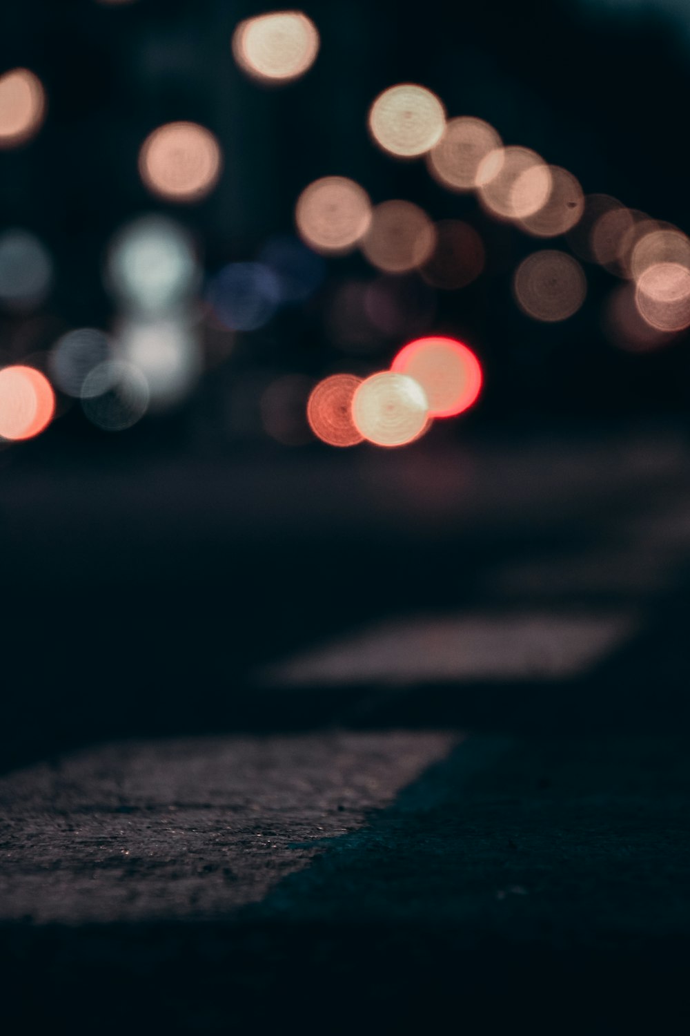 Photographie bokeh des lumières de la ville pendant la nuit