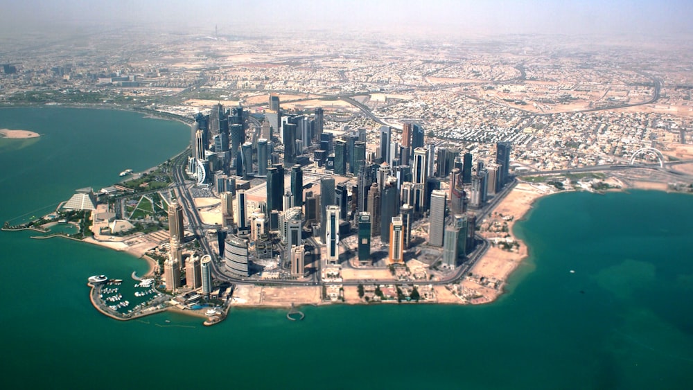Veduta aerea degli edifici della città durante il giorno