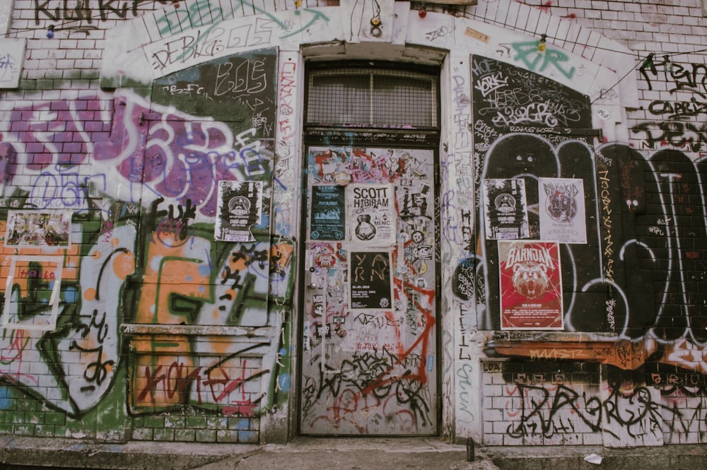 graffiti on wall during daytime