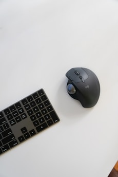 black logitech cordless computer mouse