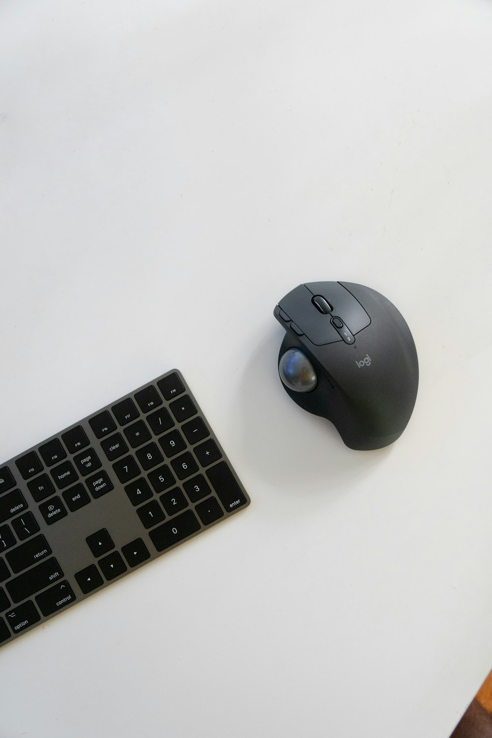 black logitech cordless computer mouse