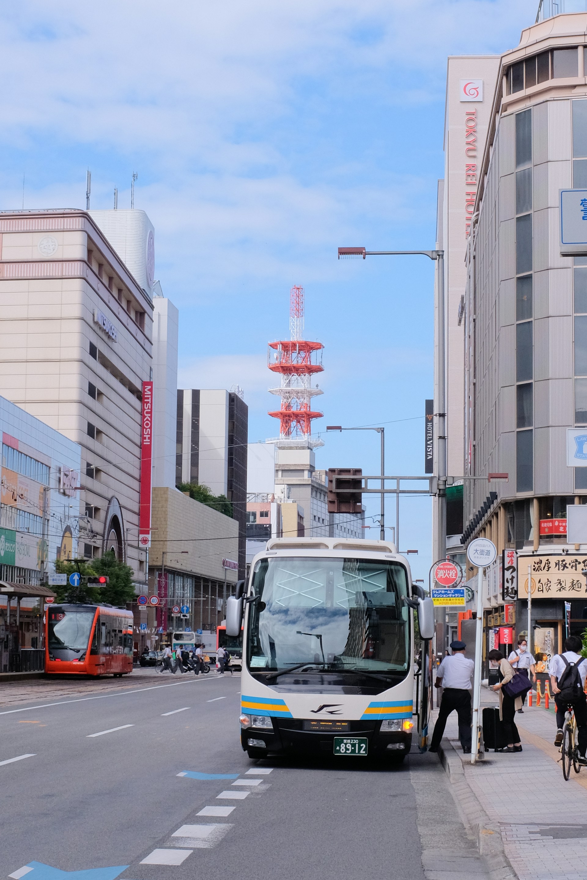 gray computer monitor