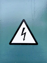 black and white arrow sign