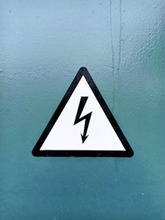 black and white arrow sign