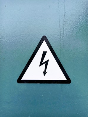 black and white arrow sign