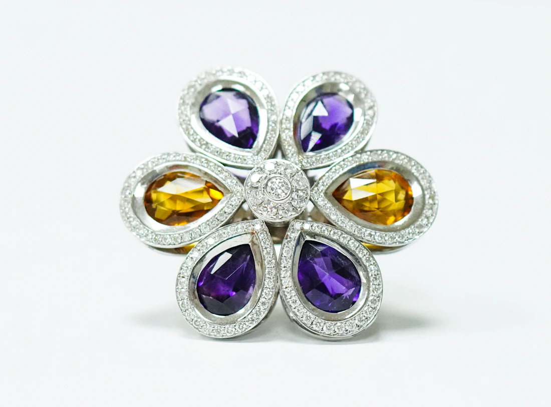Elegant ring