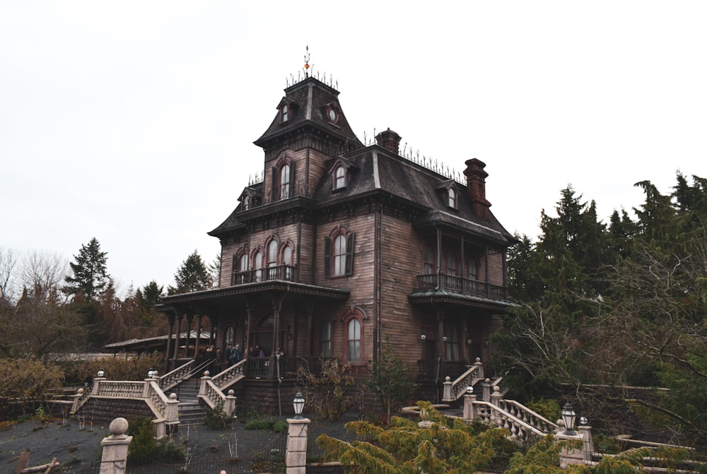 Haunted Mansion Pictures | Download Free Images on Unsplash