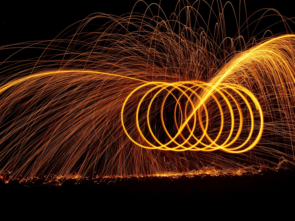 Photographie en accéléré de lumières orange