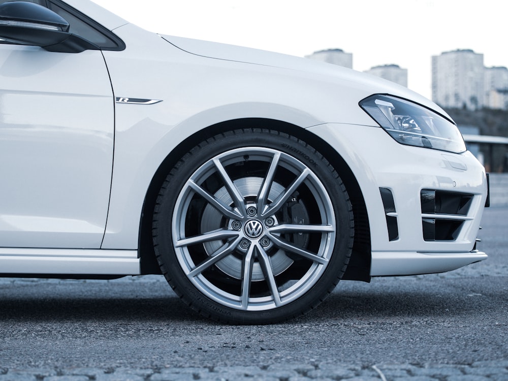 white bmw m 3 coupe