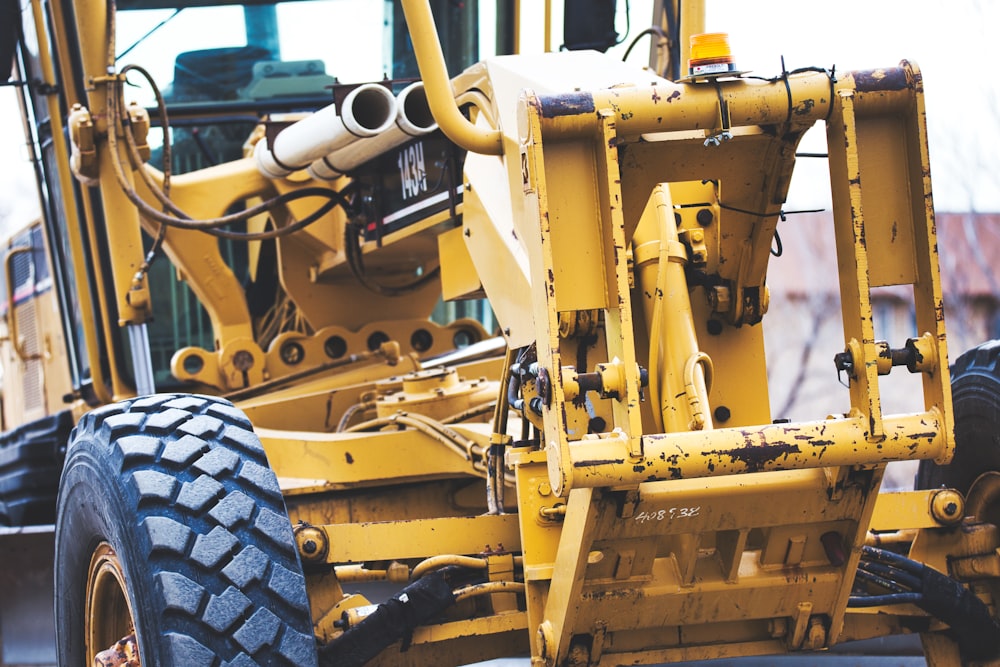 yellow and black heavy equipment