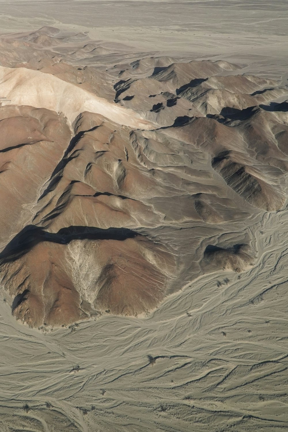 brown rocky mountain during daytime