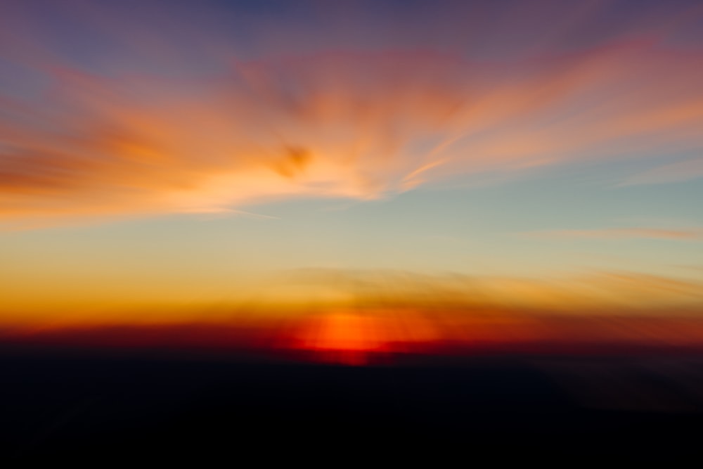 Soleil couchant sur les nuages