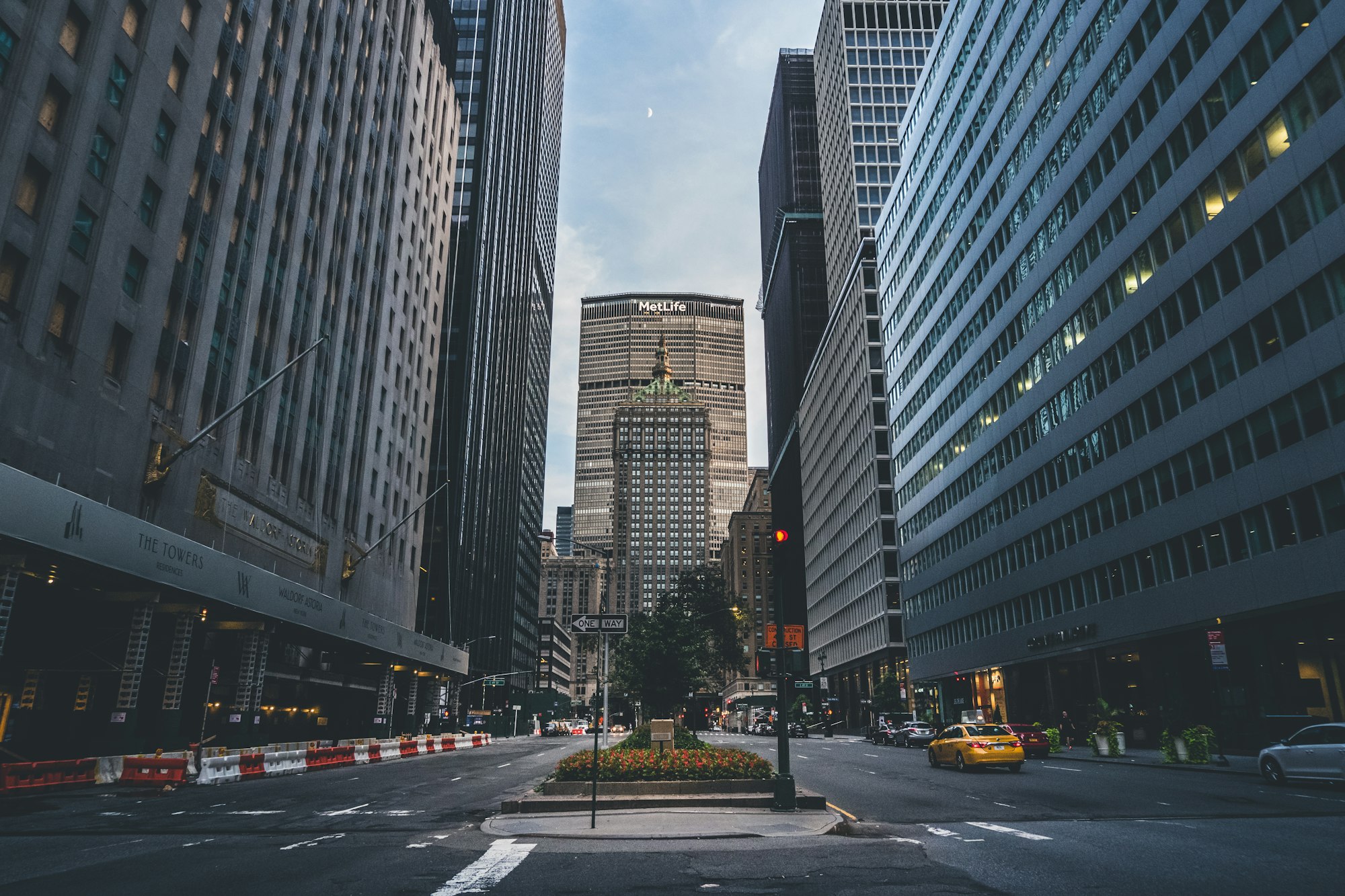 The Metlife stands before an empty Park Avenue during the lockdowns of summer 2020