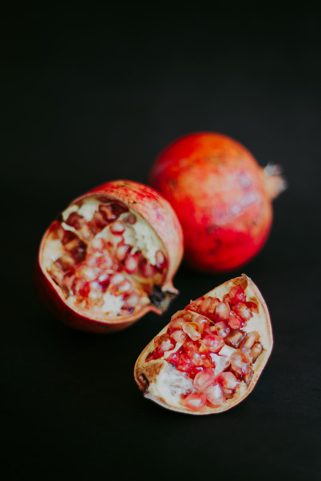 red and white round fruit