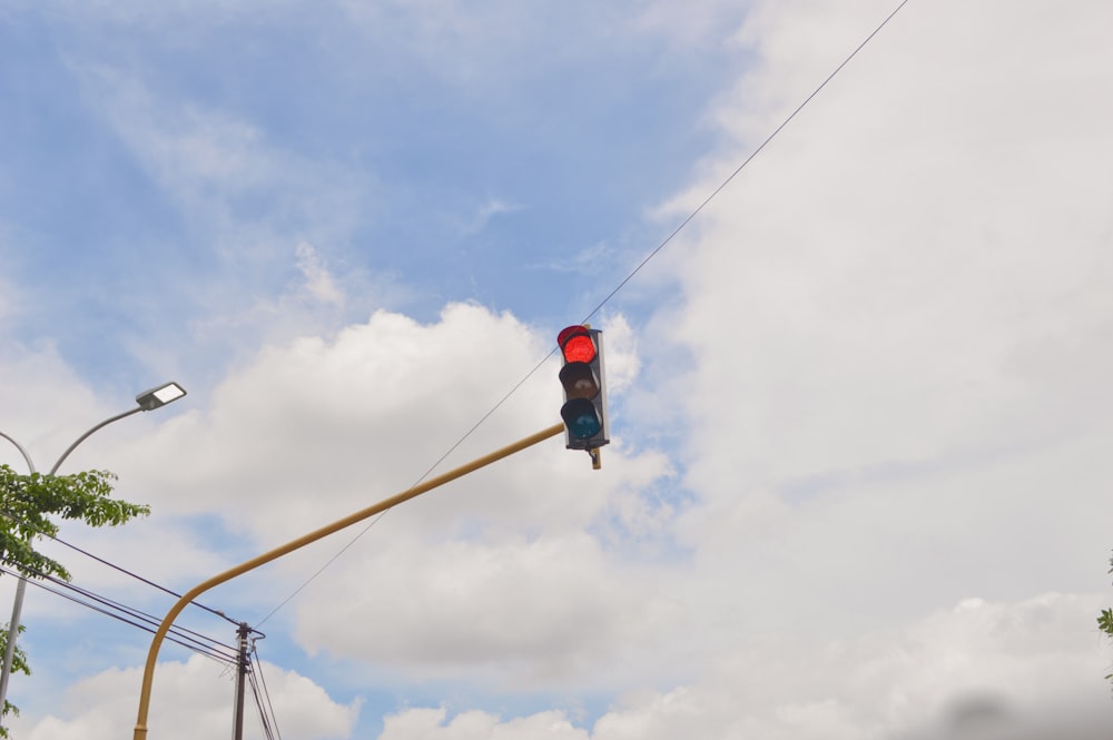 traffic light under cloudy sky during daytime