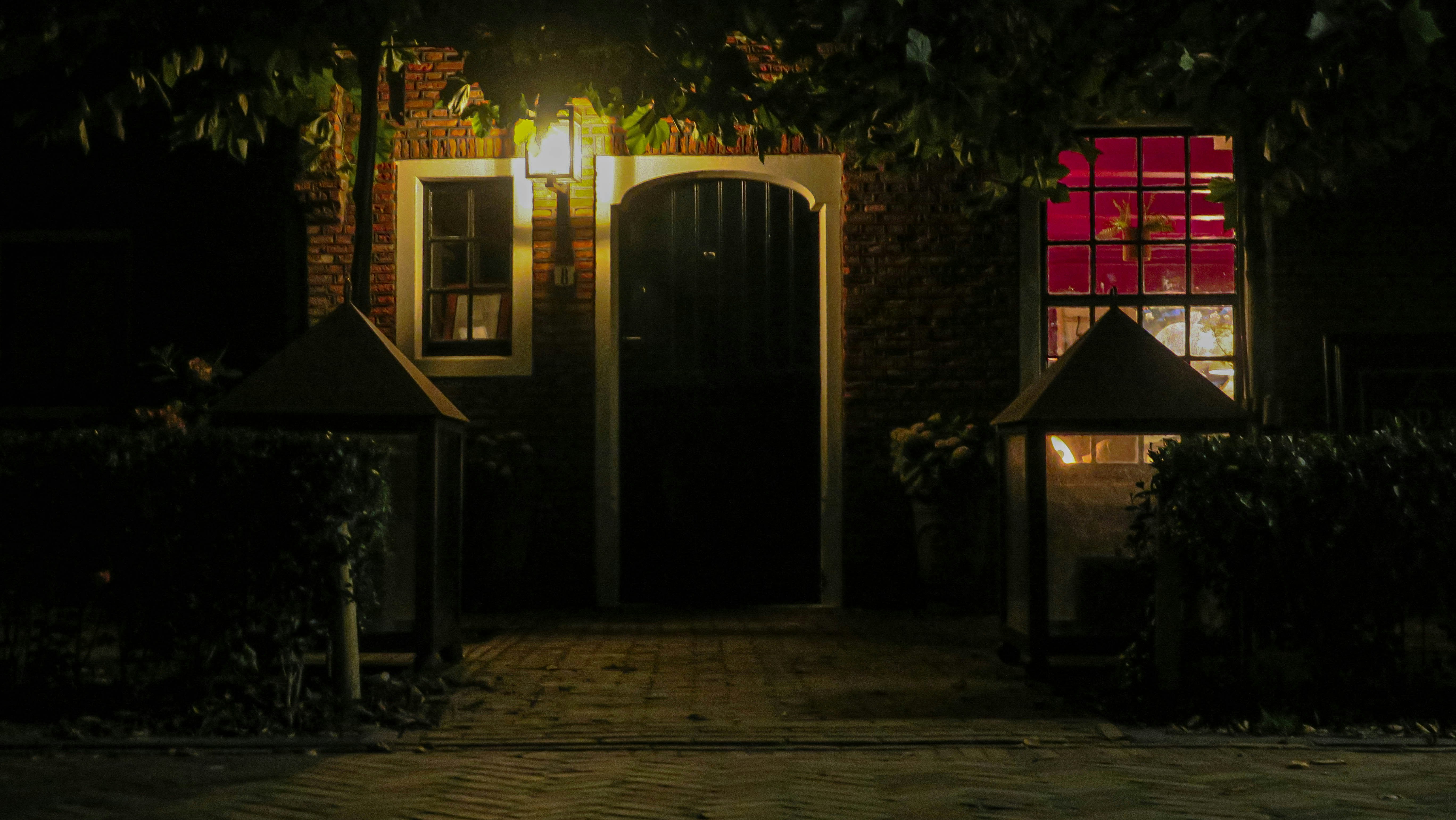 How To Decorate House Entrance