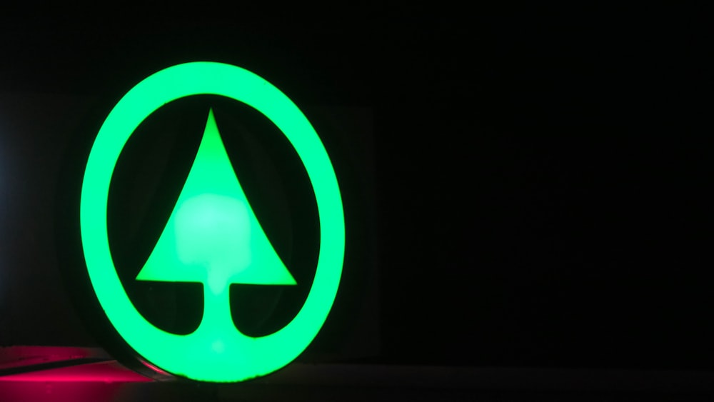 logotipo do coração verde e branco