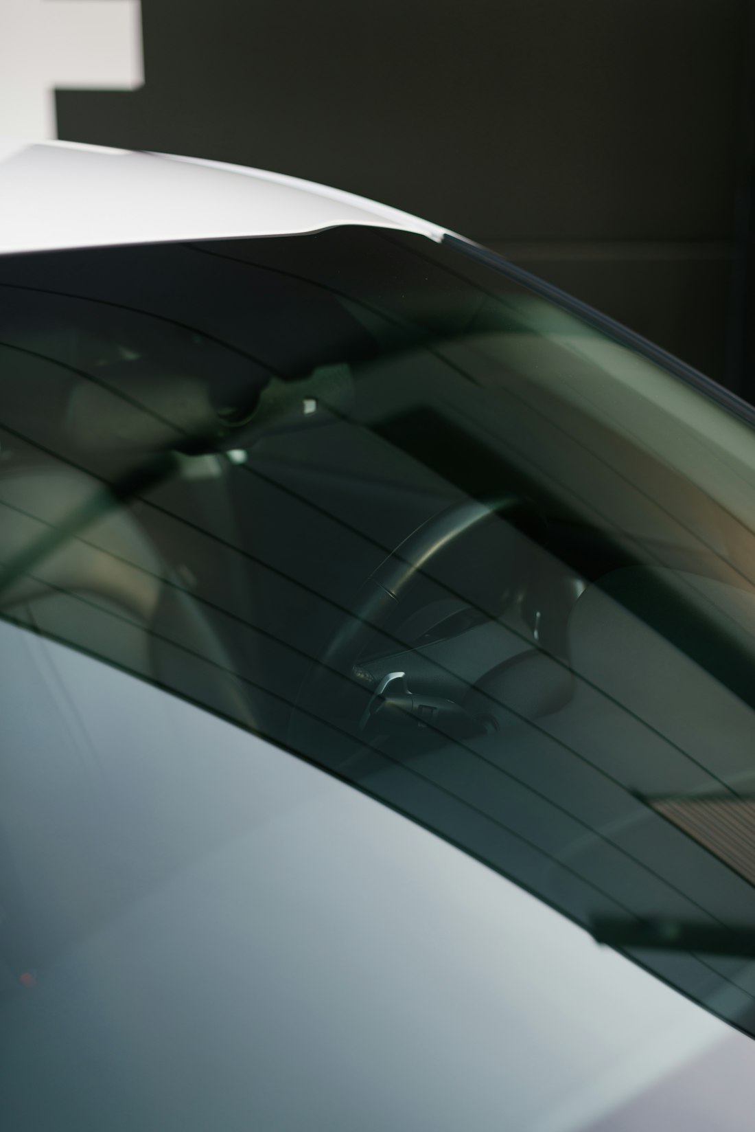 Rear glass finished in a single piece