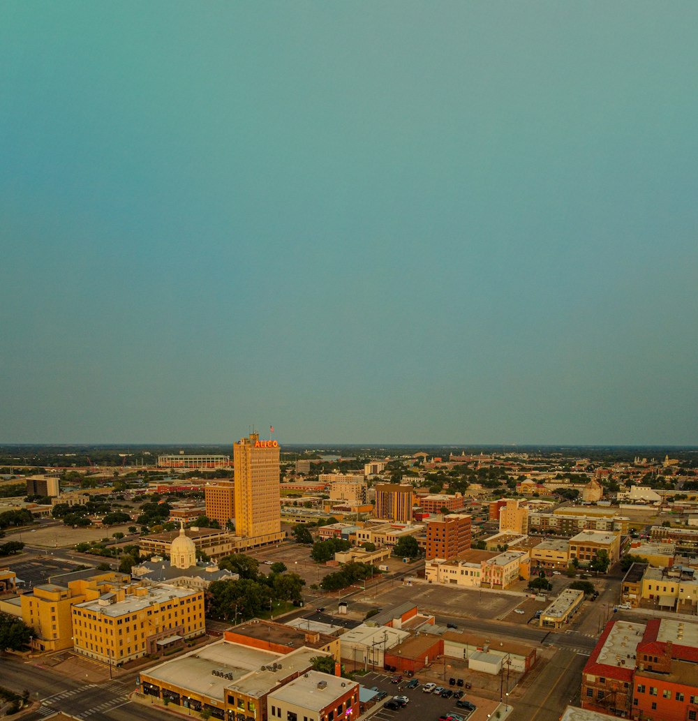 Vista aérea de los edificios de la ciudad durante el día