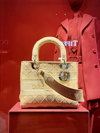Kelly 28, Gold Togo