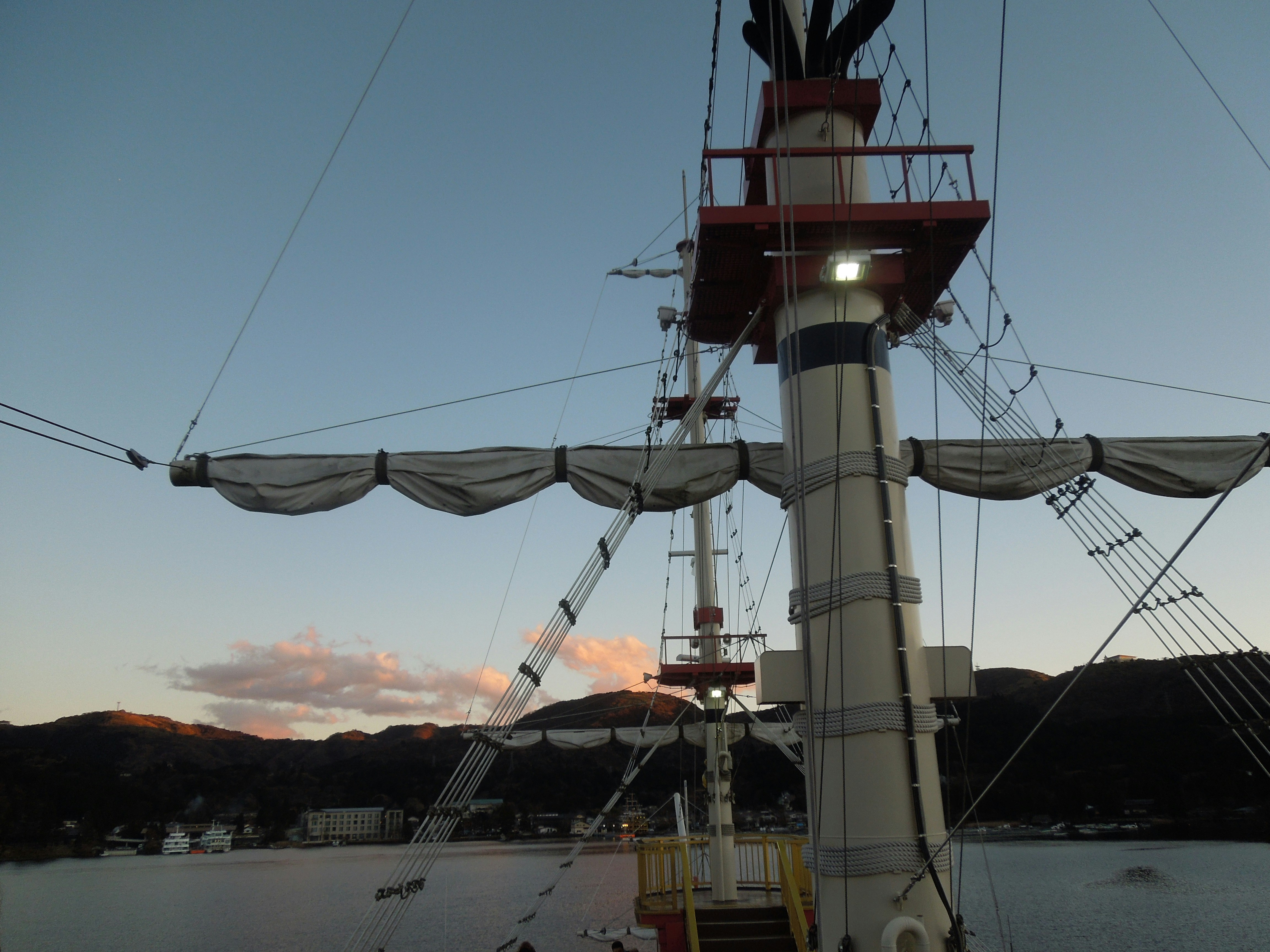 芦ノ湖と箱根の山々