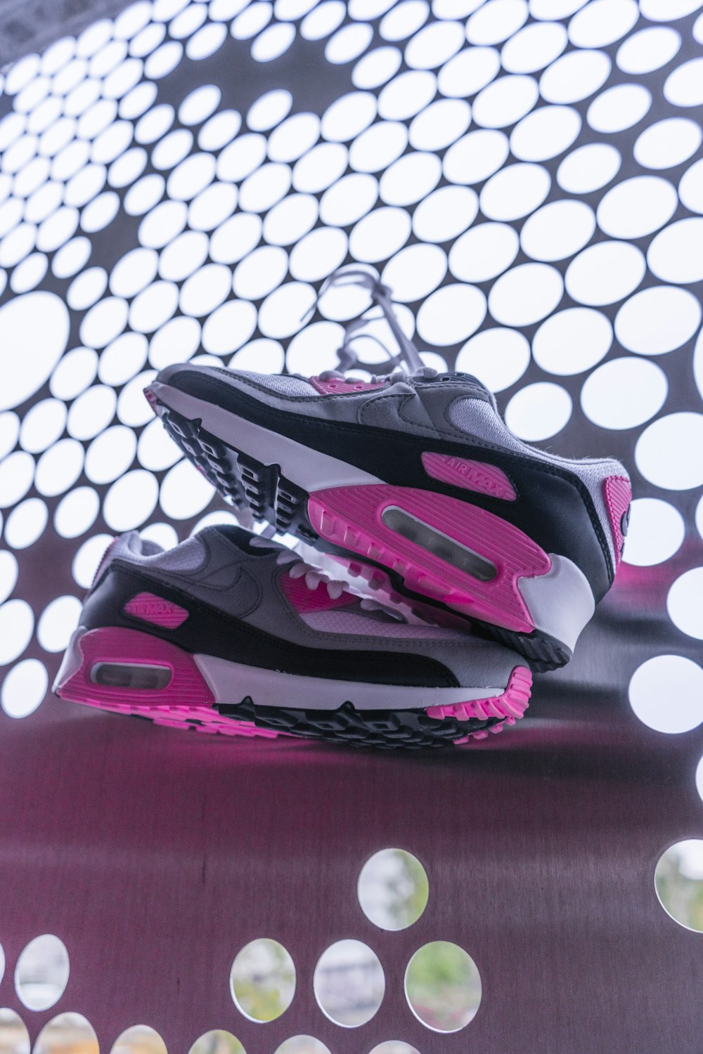 black and pink nike air max