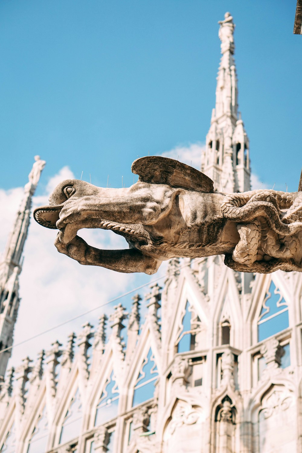 brown horse statue during daytime