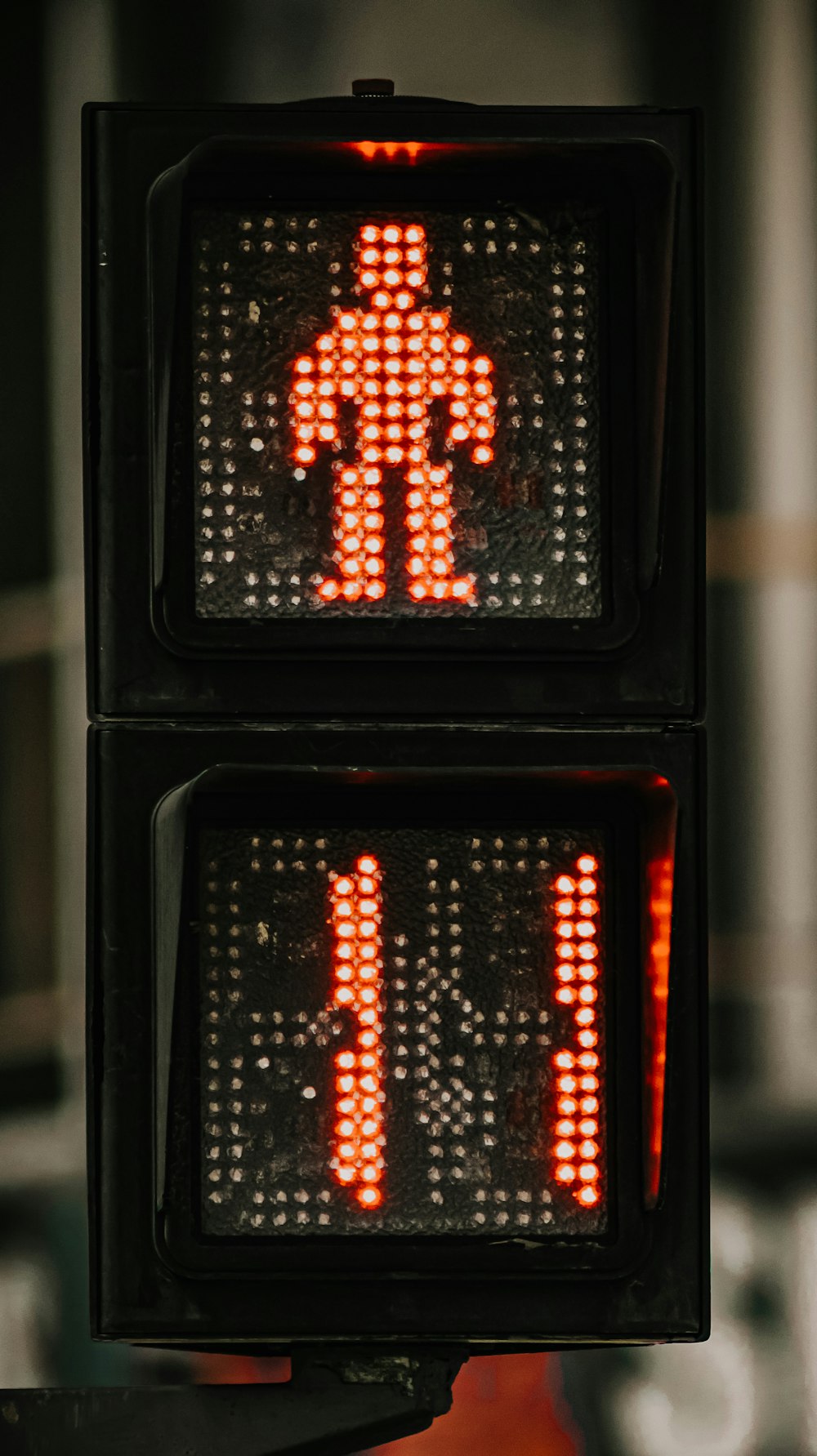 black and red traffic light