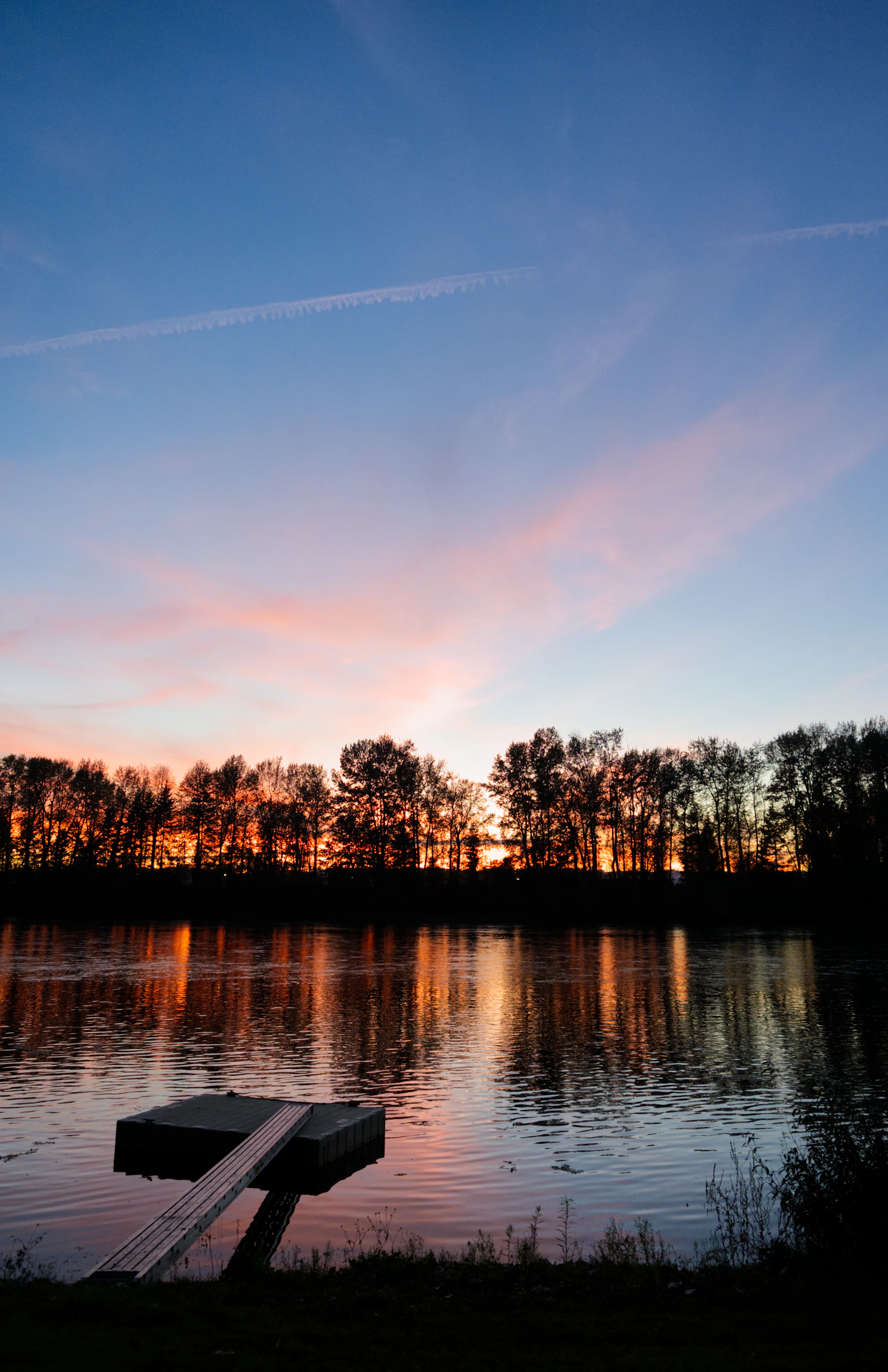Sunset over the Willamette River in Oregon