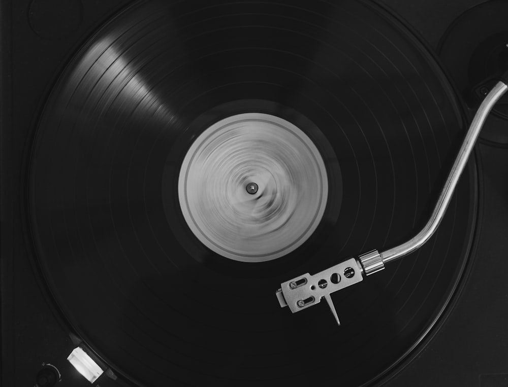 Disque vinyle noir sur disque vinyle