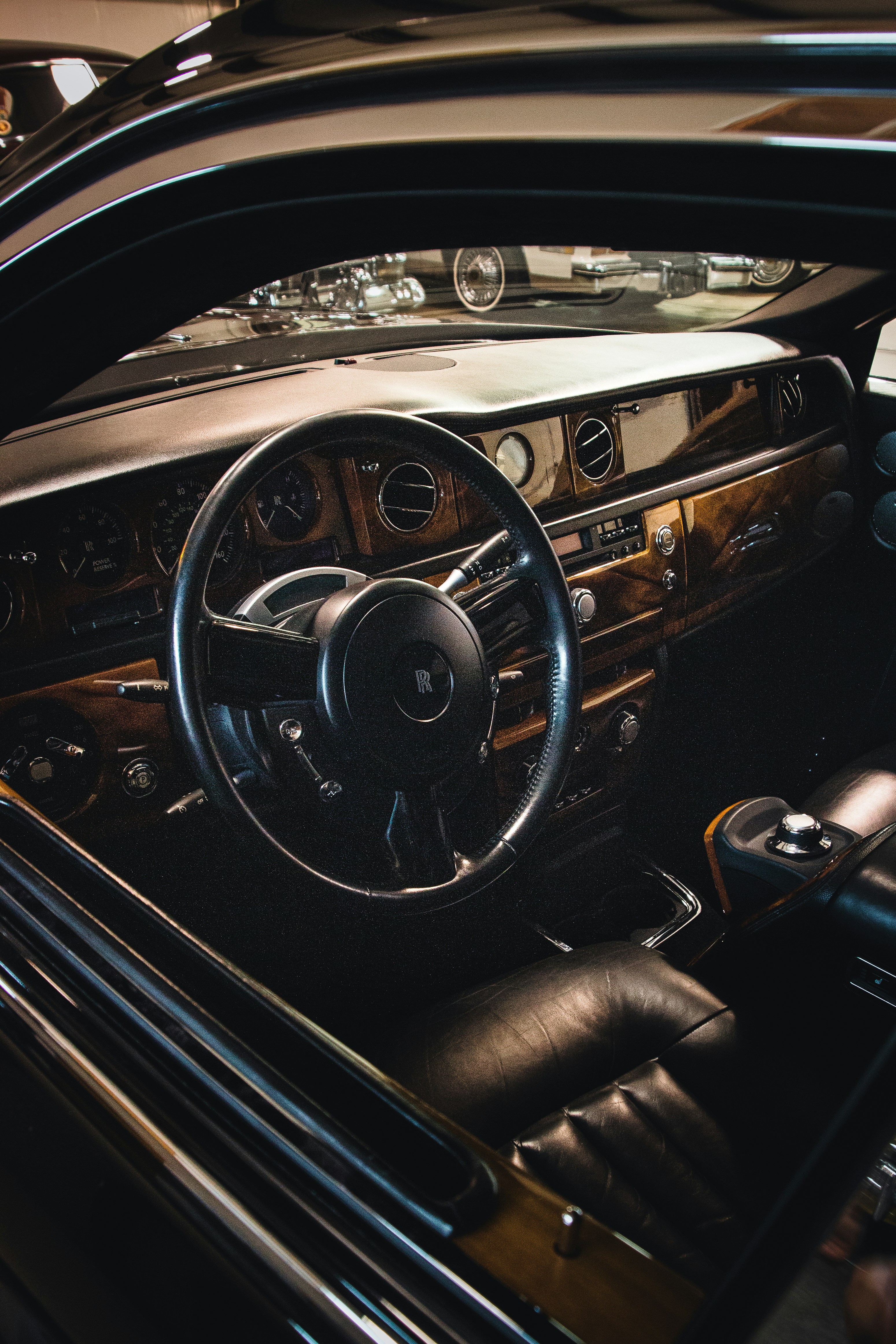 ブラック&シルバーメルセデスベンツステアリングホイール