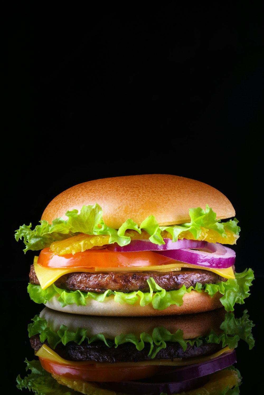 Hamburguesa con lechuga y tomate