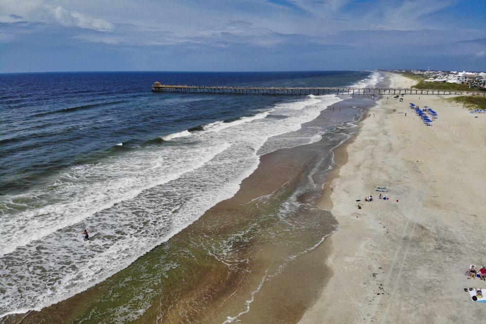 sea waves crashing on shore during daytime