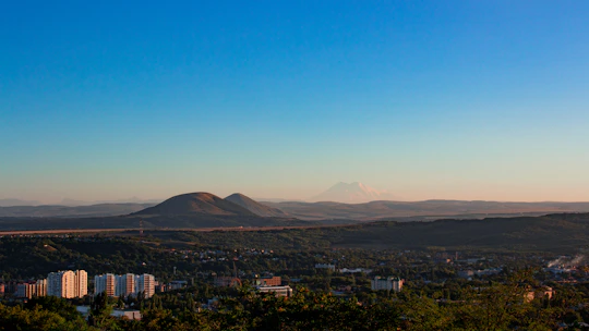 A scenic aerial view of Pereira city with mountains in the background under a clear sky.
